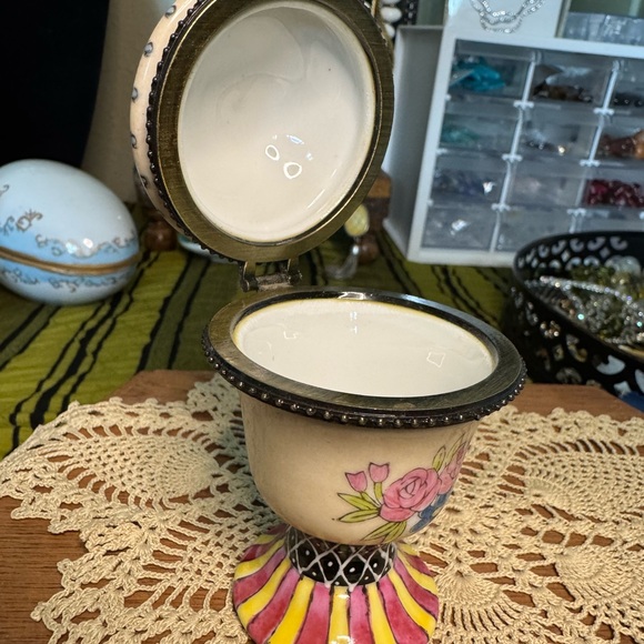 Porcelain Floral Trinket Box with Pink Lid - Picture 6 of 14